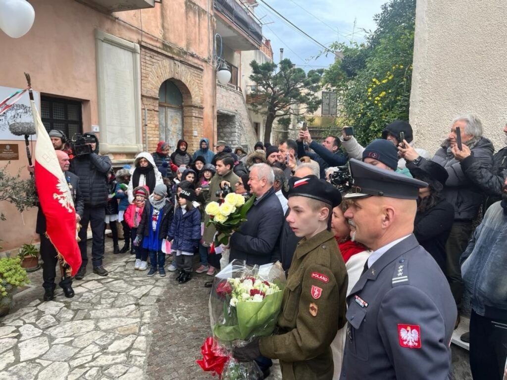 Na pierwszym planie: płk Zbigniew Kołaczek Attaché Obrony Ambasady RP w Rzymie oraz Jan Piotrowski. Fot. VideoPyja
